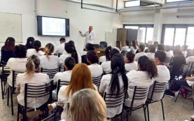 Profesionales de Nefrología y Diálisis de CIMAC brindaron una charla a estudiantes de Enfermería de la UNSJ